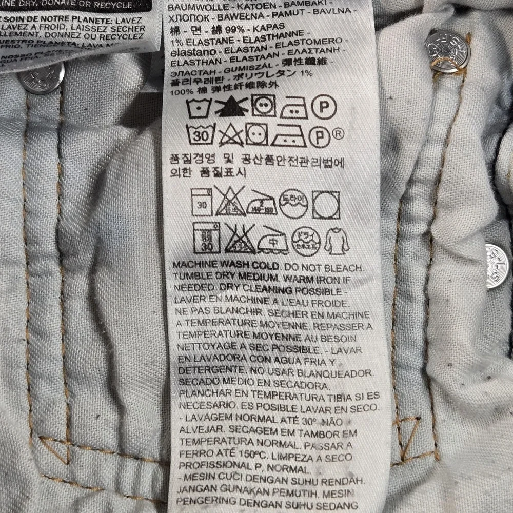 Levis Jeans Mens 34x32 (tag 34x34) Blue Wash Relaxed Straight Distressed Denim